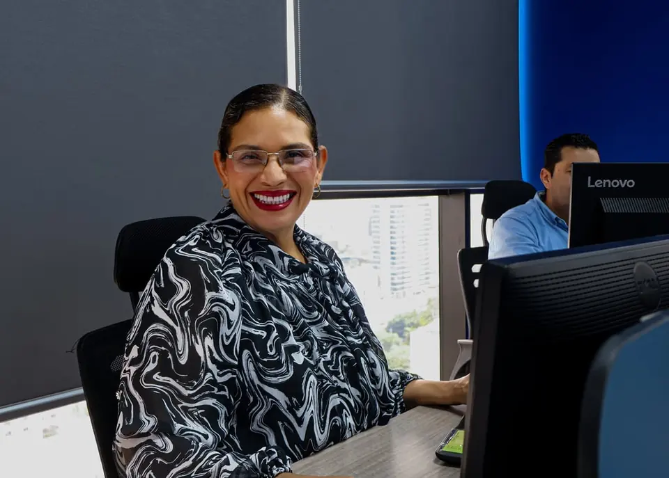 Especialista de PJC Solutions gestionando cobranzas
